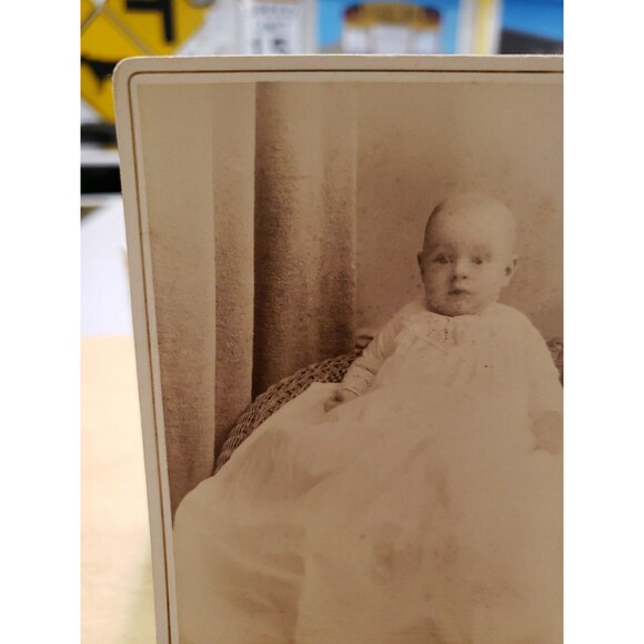Antique Cabinet Card Photo Baby Infant c1880s LaTour Photographer Sedalia MO - Picture 2 of 12